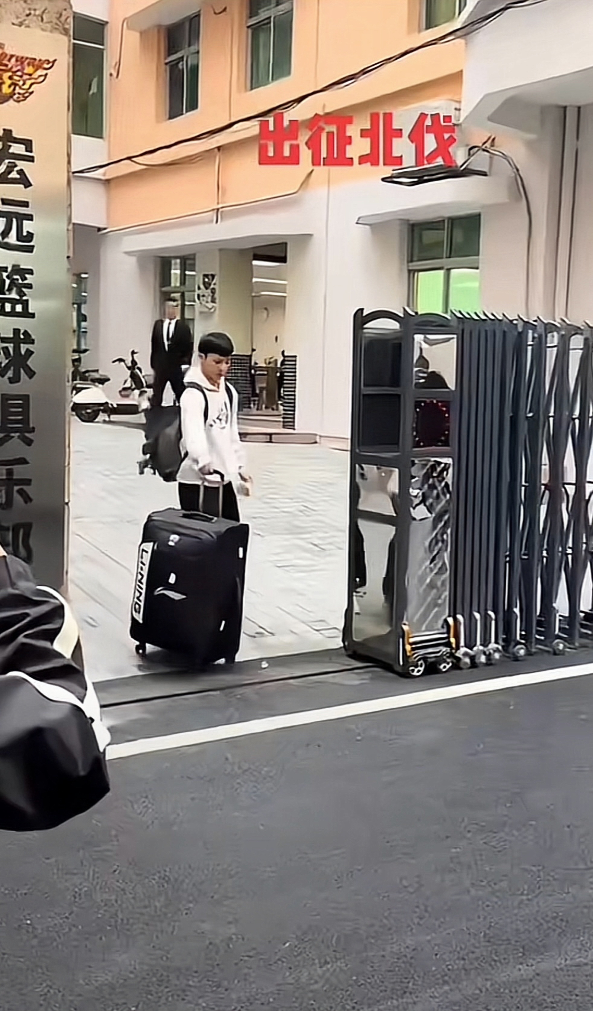 九游体育-广东宏远队力争夺冠，壮志凌云再战球场的简单介绍