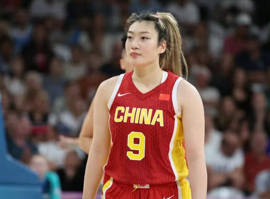 关于女篮官宣！李梦无缘深圳亚洲杯，宫鲁鸣：长期脱队训练，的信息
