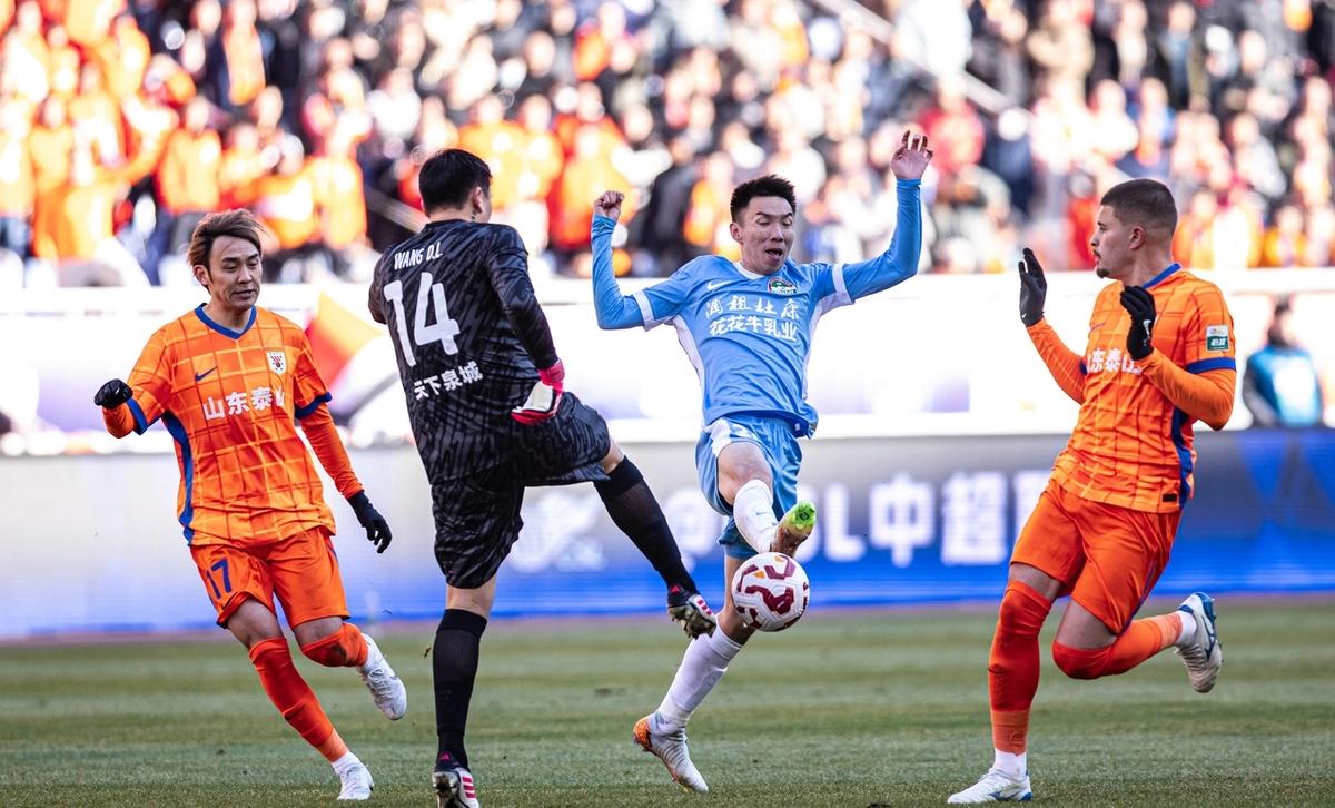 中超-基莱斯建功王大雷扑点天津1-0反超泰山升至第五