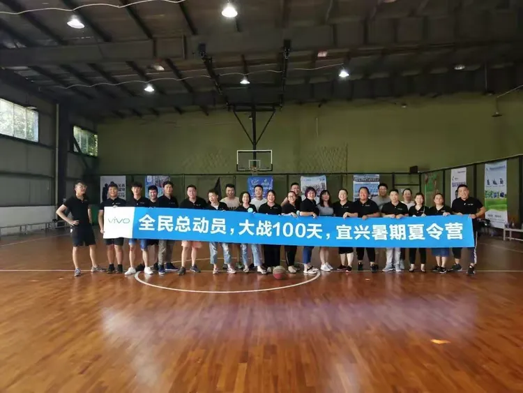 球员斗志昂扬，对决如潮激情四射的简单介绍